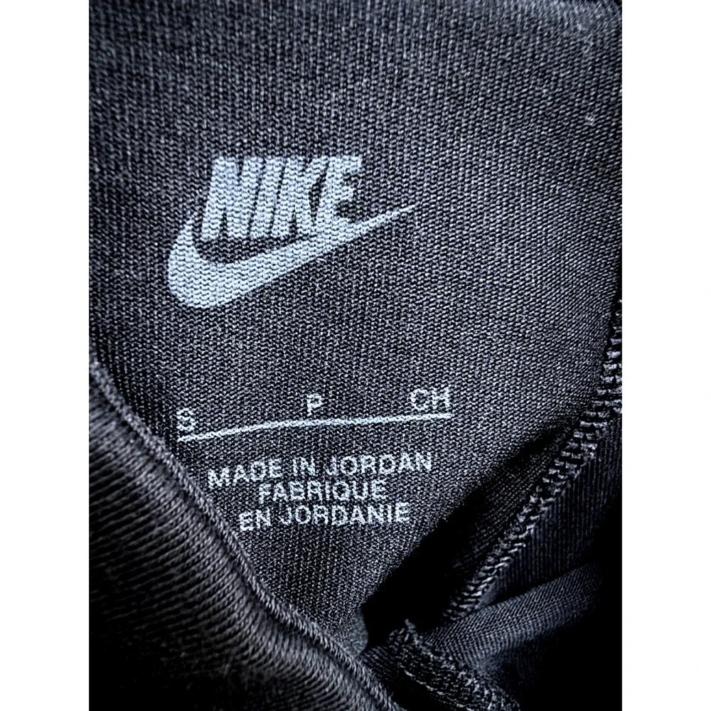 Nike sportswear essential